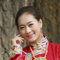 商务出差戴绿色帽的女老板